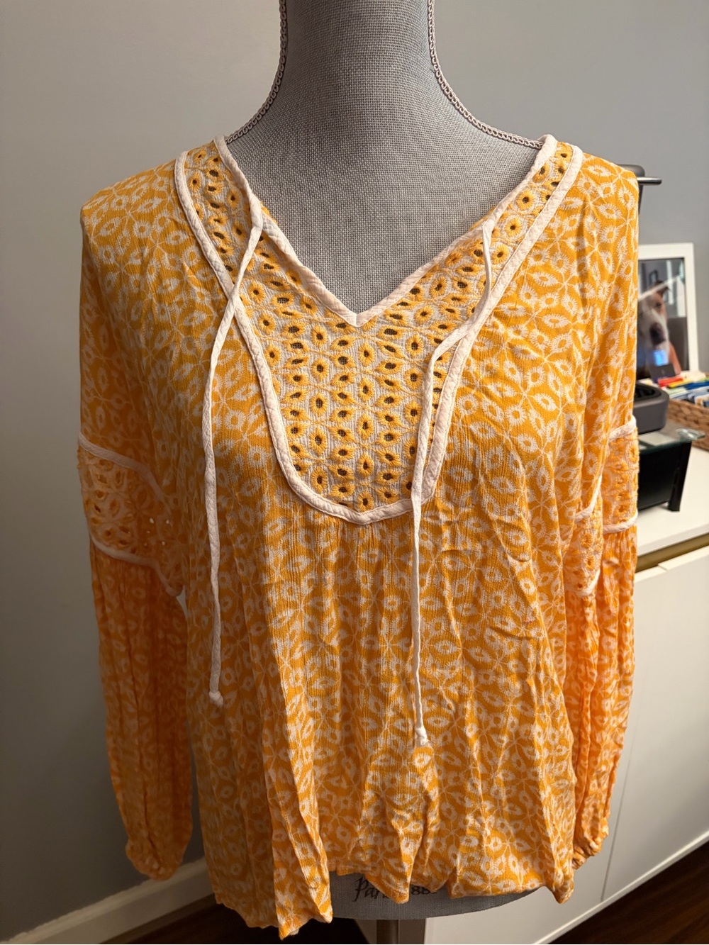 FEVER Women's Mango Mojito Embroidered Peasant Balloon Long-Sleeve Top SZ M